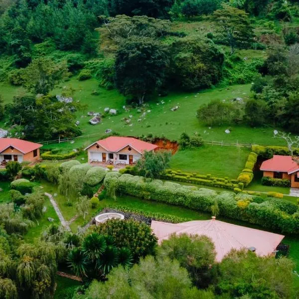 Swiss Farm Cottage，位于Makolda的酒店