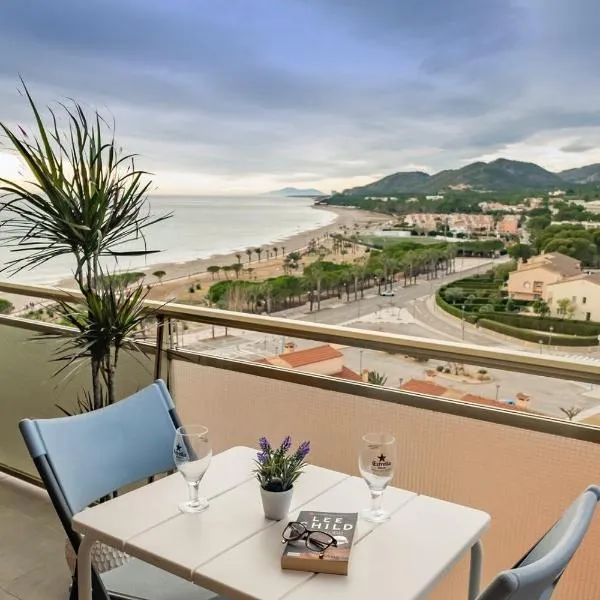 Apartamento con terraza, vistas playa y montaña，位于霍斯皮塔勒·德尔英福的酒店