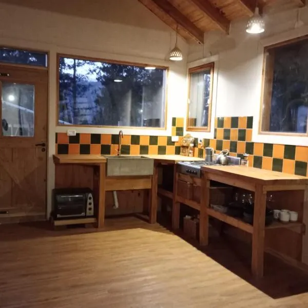 Cabaña Zafiro del Piltri，位于Golondrinas的酒店