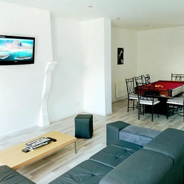 Loft jardin billard parking au calme à 10min du centre ville，位于Écury-sur-Coole的酒店