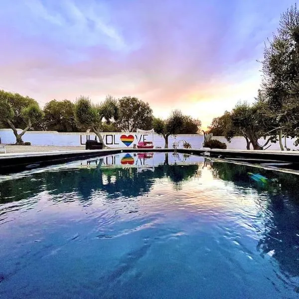 LUXURY COUNTRY VILLA CON PISCINA MARE BANDIERA BLU，位于马鲁焦的酒店