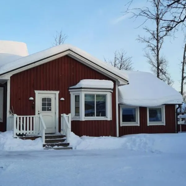 Kiruna accommodation Gustaf Wikmansgatan 6b villa for 9 pers，位于基律纳的酒店