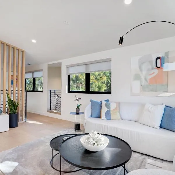 Dazzling Modern Home Close to Downtown Palo Alto and Stanford，位于门洛帕克的酒店