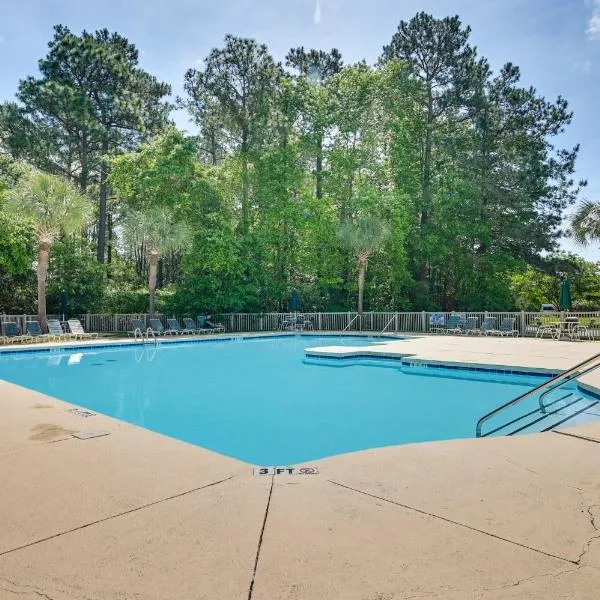 Pawleys Island Condo with Screened Porch and Golfing!，位于帕瓦雷斯岛的酒店