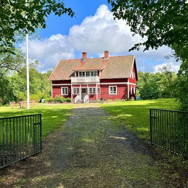 Sjönära lantgård i Bergslagen，位于Skinnskatteberg的酒店