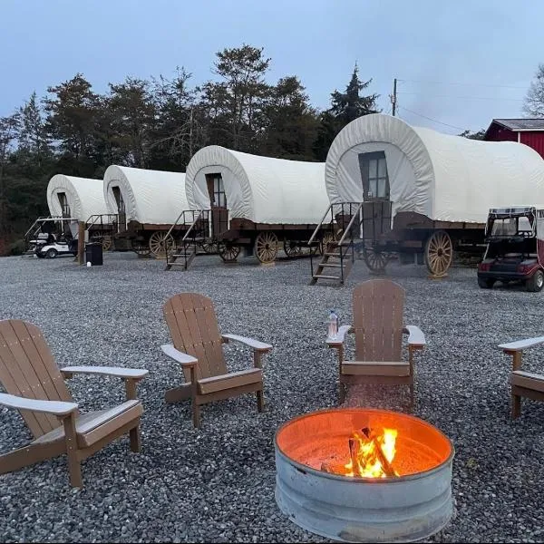 Smoky Hollow Outdoor Resort Covered Wagon，位于赛维尔维尔的酒店