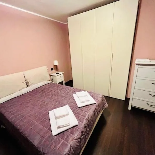 Incantevole Appartamento con Doppio Giardino - Garage Auto Privato e Free Wifi，位于乌尔克斯的酒店