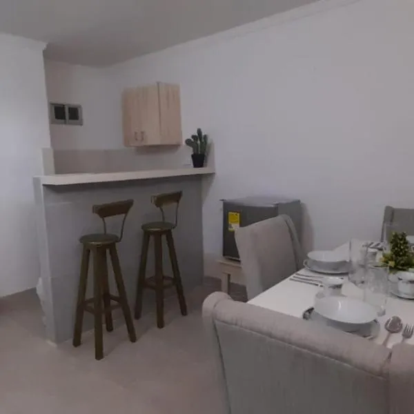LINDO APARTAMENTO CERCA AL CC ALAMEDAS，位于蒙特里亚的酒店
