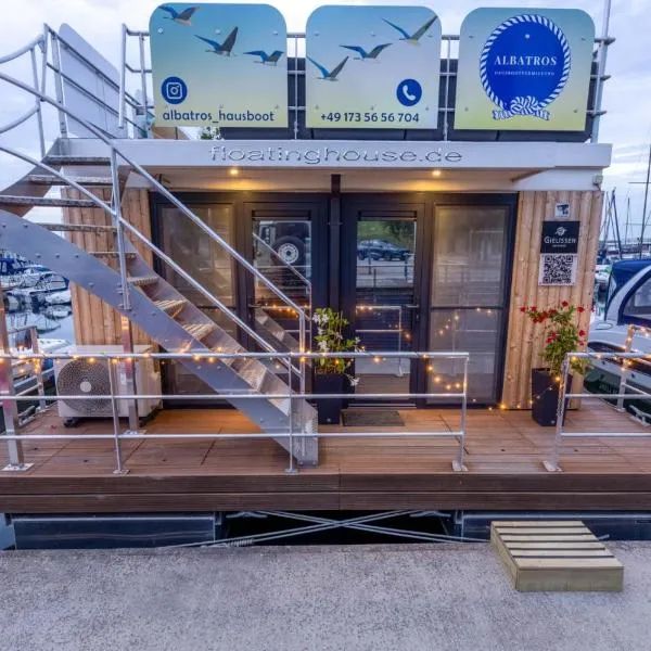 Hausboot Albatros，位于Mücheln的酒店