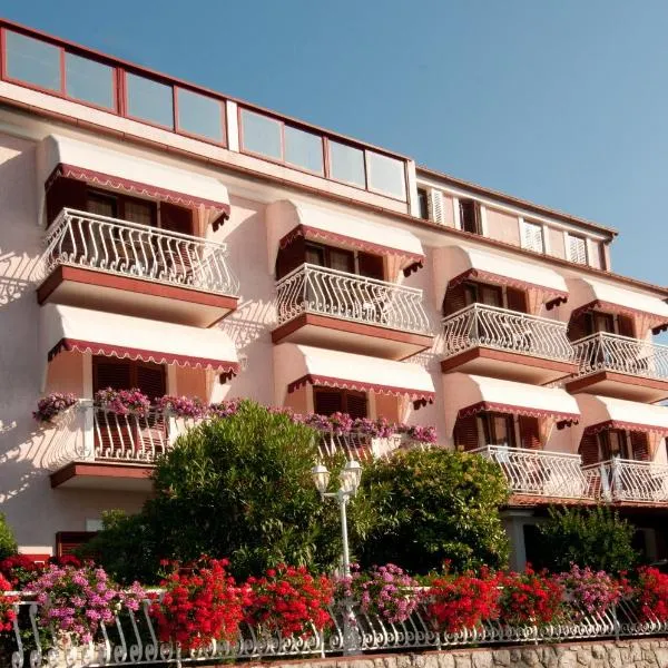 Bed & Breakfast Villa Klara，位于伊齐齐的酒店