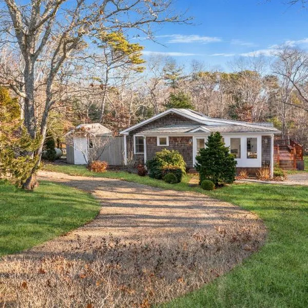 Fresh Pond Chateau Renovated Bright and Cozy Home，位于奥克布拉夫斯的酒店