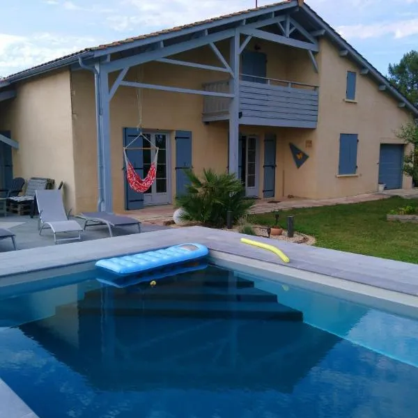 Parentale Pradère avec piscine，位于Virazeil的酒店
