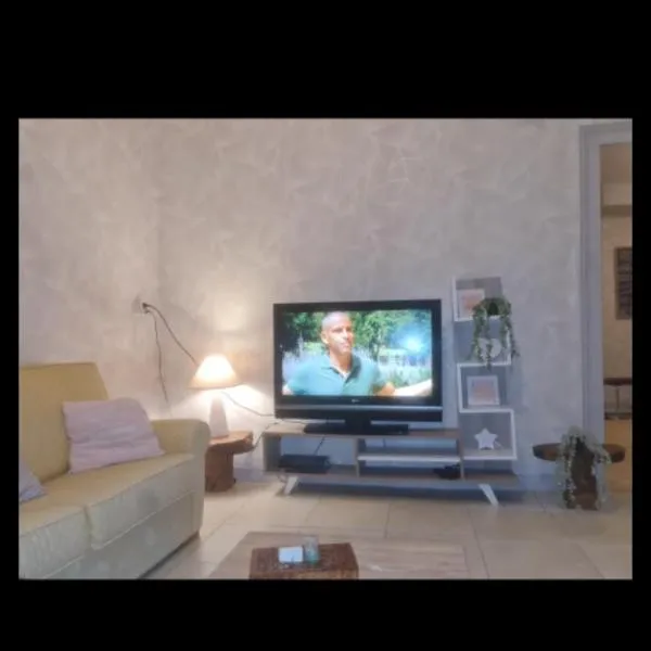 Maison chaleureuse à 20mn de saint Amand Montrond.，位于Le Châtelet的酒店