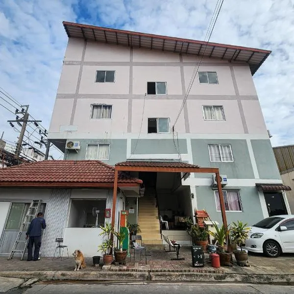 Freesia Bangphi Guest House，位于北榄的酒店