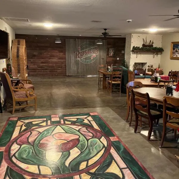 Prairie Rose Inn，位于WaKeeney的酒店