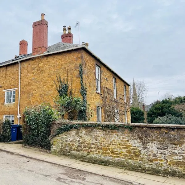 Large room in Stunning Cottage Edge of the Cotswolds，位于布洛克瑟姆的酒店