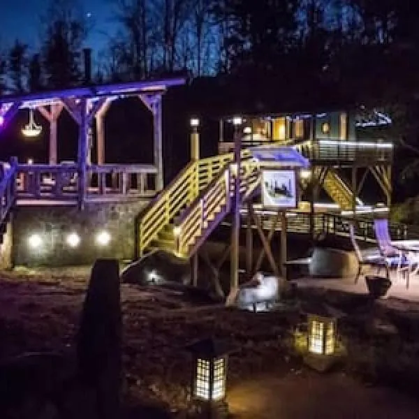 Treehouse at Castle，位于Stanardsville的酒店