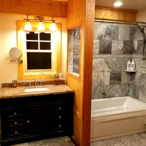 Cascina Rococo at White Lotus Eco Spa Retreat，位于Stanardsville的酒店