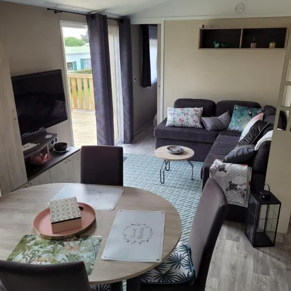 Mobilhome tout confort pour randonneurs, proche Saint-Malo, à 100 m de la plage et du GR34，位于圣库隆的酒店