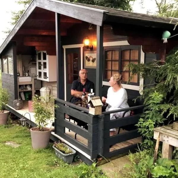 Unique Tiny House near 3 Peaks - The ZedShed，位于Wennington的酒店