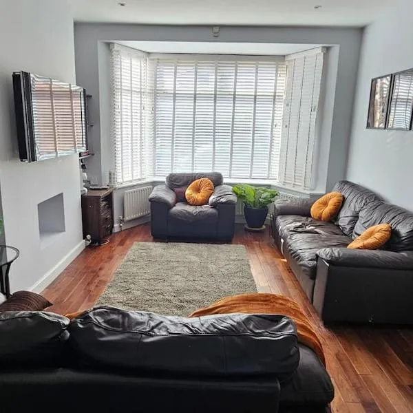 Cozy & Elegant 4 Bedroom Home Near Wembley，位于Golders Green的酒店