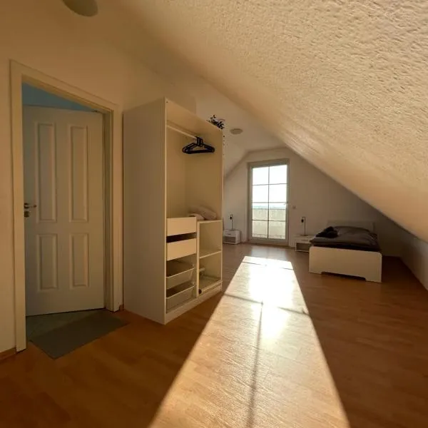 Parkplätze, Einzelbetten, 2 Balkone, fast Wi-Fi 100 Mbit, Homeoffice, Aufzug, lichtdurchflutet, Panoramablick，位于埃伦塞的酒店