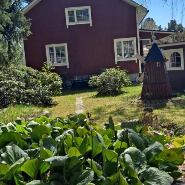 room in a furnished apartment，位于卡里纳的酒店