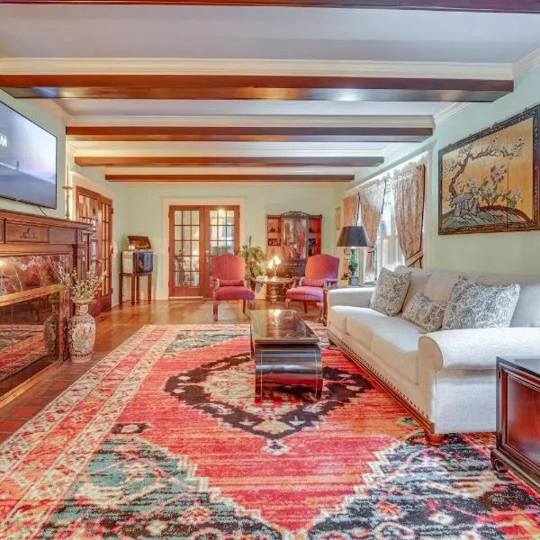 Spacious Jamestown Home Near Nat'l Comedy Center!,位于詹姆斯敦的酒店