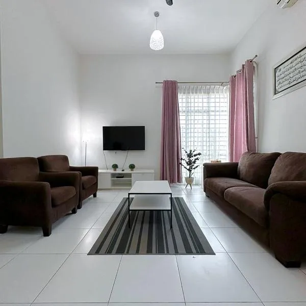 Cosy House For Family Or Group In Bukit Beruang Melaka，位于Kampong Kerubong的酒店