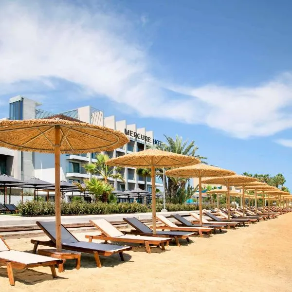 Mercure Larnaca Beach Resort，位于拉纳卡的酒店
