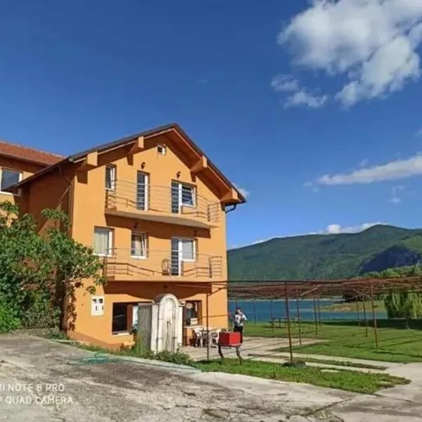 Apartmani Šćit，位于Podoniš的酒店