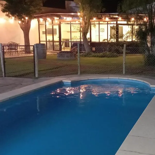 Departamento con piscina en Vistalba，位于维斯塔尔巴的酒店