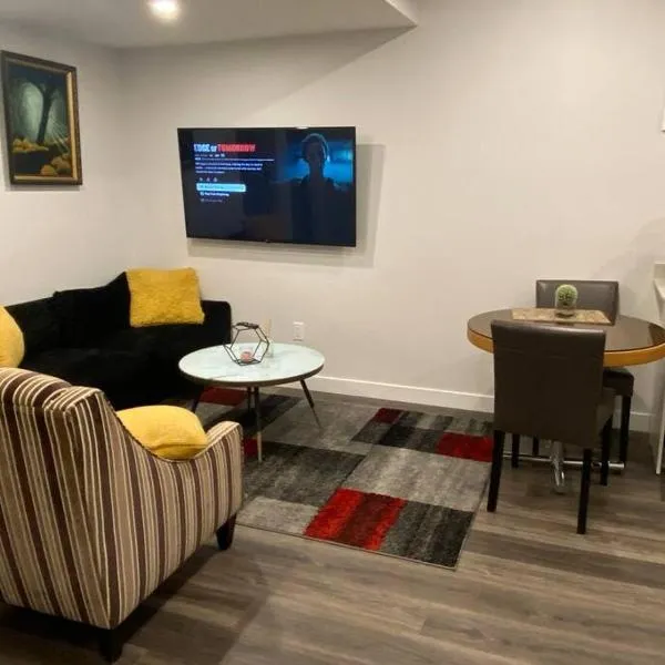 Modern Cozy 2 bedroom basement Near WEM，位于Stony Plain的酒店