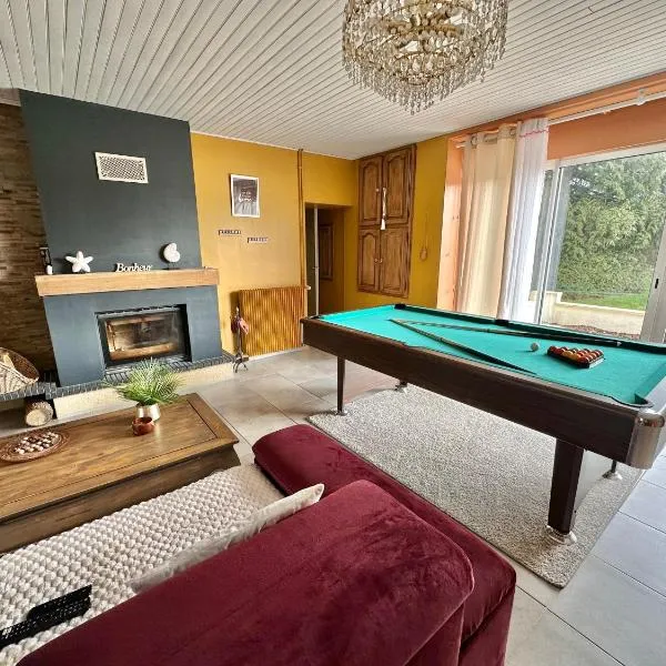 Grande Maison familiale bien équipée avec Billard，位于Chaunay的酒店