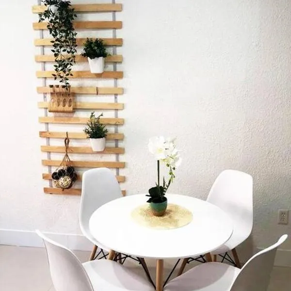MODERN AND ECLECTIC APARMENT A STEPS THE BEACH，位于迈阿密海滩的酒店