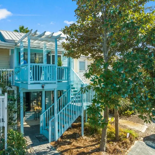 Solitude on 30A - Seacrest Beach Townhouse with Beach Access - FREE BIKES，位于Seacrest的酒店