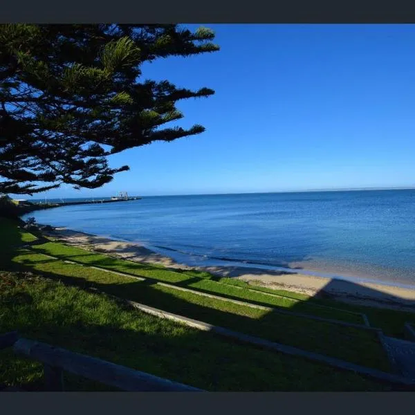 Bay Lodge 1-Pay Half then pay the other half on arrival Cheapest in Kangaroo Island in Esplanade on Buller St Kingscote，位于金斯科特的酒店