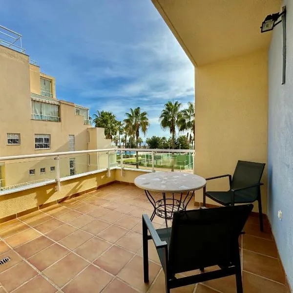 Apartamento con vistas al mar en urbanización de lujo Almerimar，位于阿尔梅利马的酒店