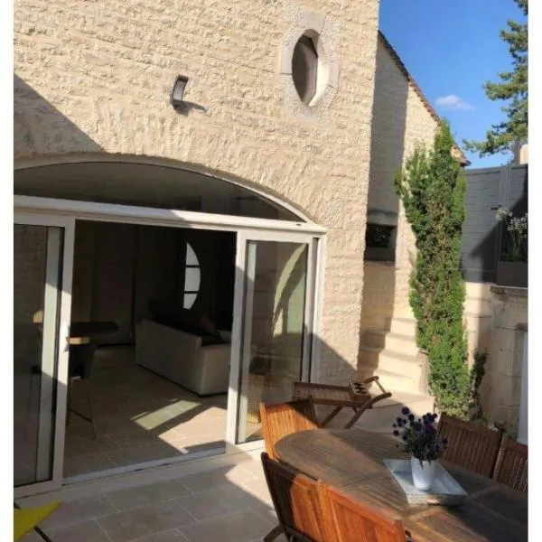 LOGIS DU FAUBOURG petite maison de charme, tranquille, calme et lumineuse，位于Val-de-Mercy的酒店