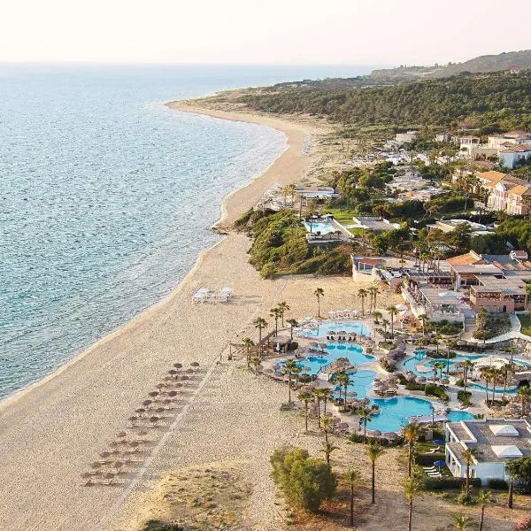 Grecotel Olympia Oasis & Aqua Park，位于Glífa的酒店