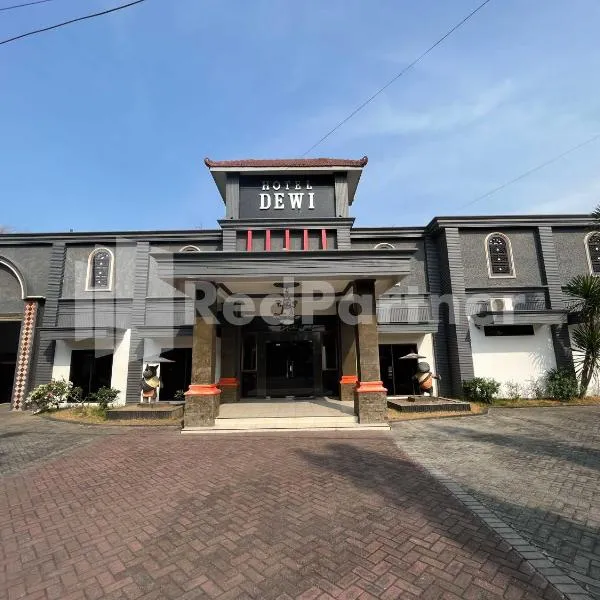 Hotel Dewi near GOR Merdeka Jombang Mitra RedDoorz，位于Jombang的酒店