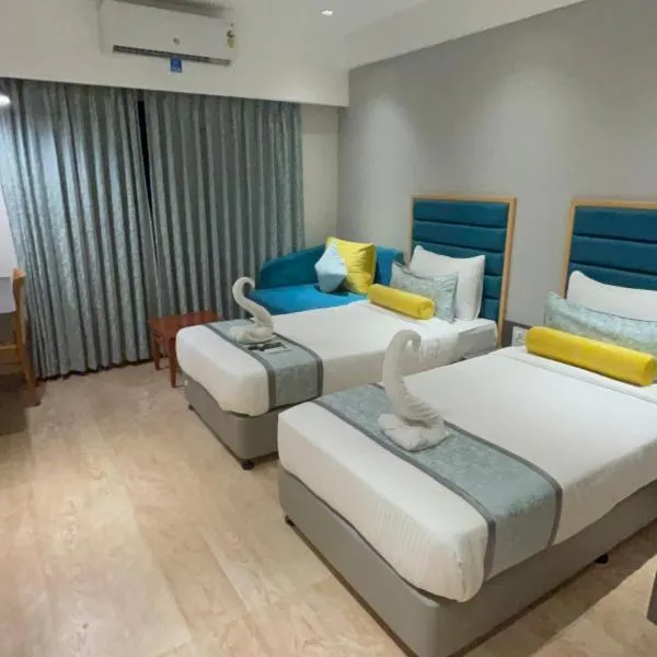 Hotel The Excellency，位于苏拉特的酒店