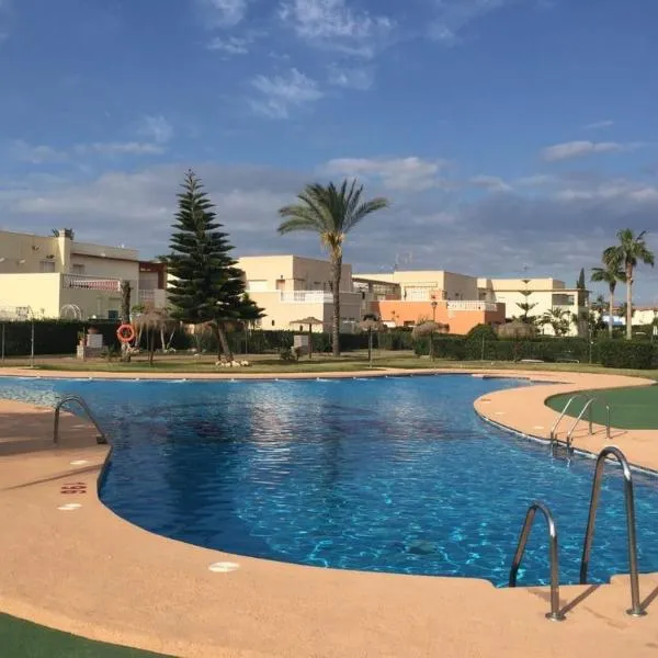Bahia de Vera naturist apartments with heated pool，位于维拉的酒店