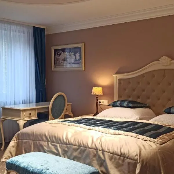 Hotel Waldblick BSR Garten mit Pavillons im Schwarzwald, ideal für Paare, Familien, Hunde，位于多瑙艾辛根的酒店