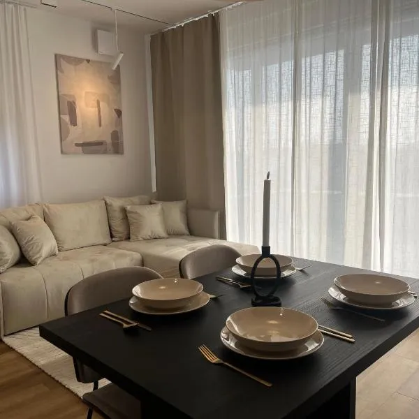 City Luxe Apartment，位于Mala Subotica的酒店