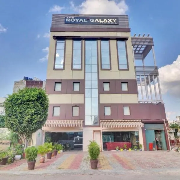 Hotel Royal Galaxy Yashobhoomi，位于新德里的酒店