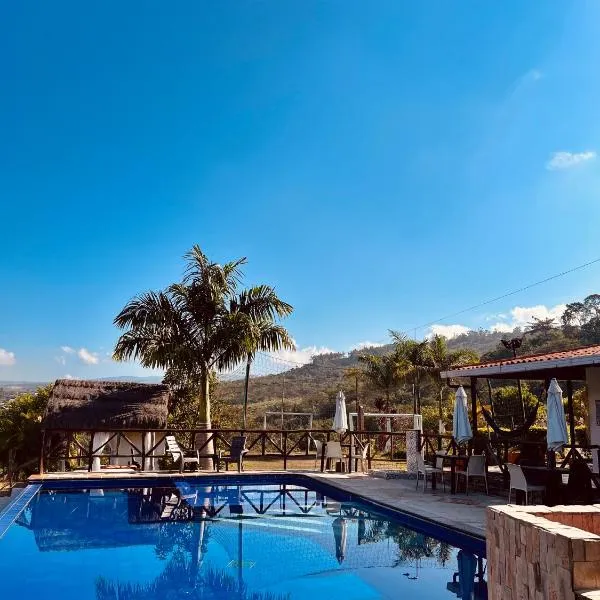 Hotel Campestre Palmas del Zamorano，位于Mogotes的酒店