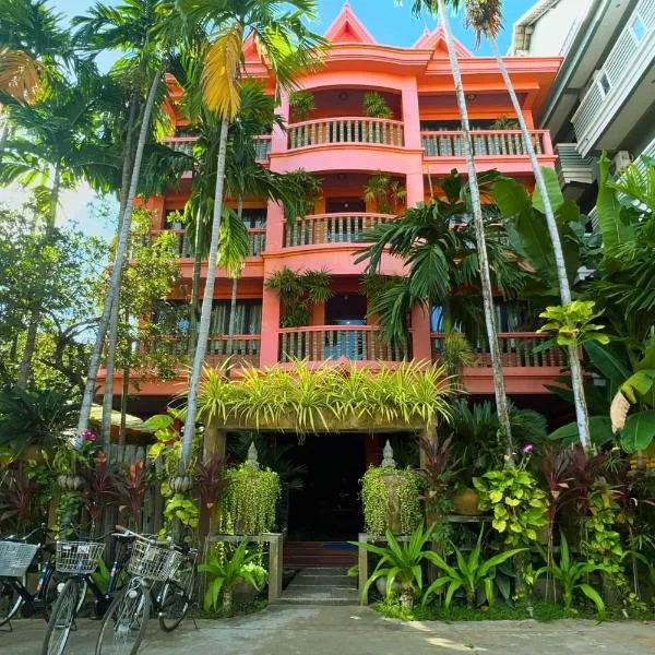 金蝴蝶别墅酒店，位于Phumĭ Phnŏu的酒店