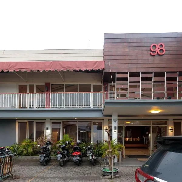 RedDoorz At Kutisari Surabaya，位于Kuwung的酒店