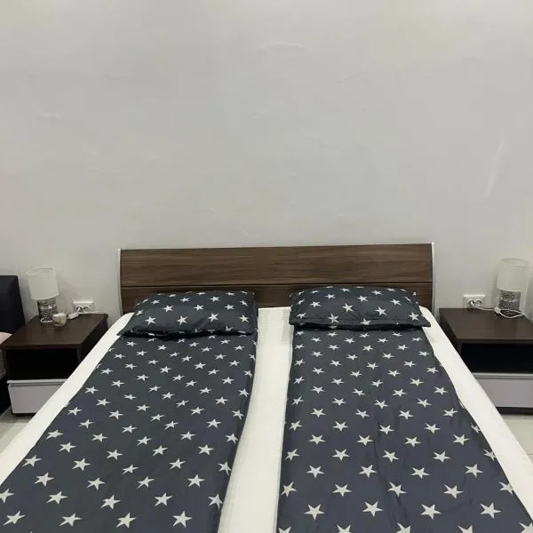 SMART GuestHouse，位于奥拉迪亚的酒店